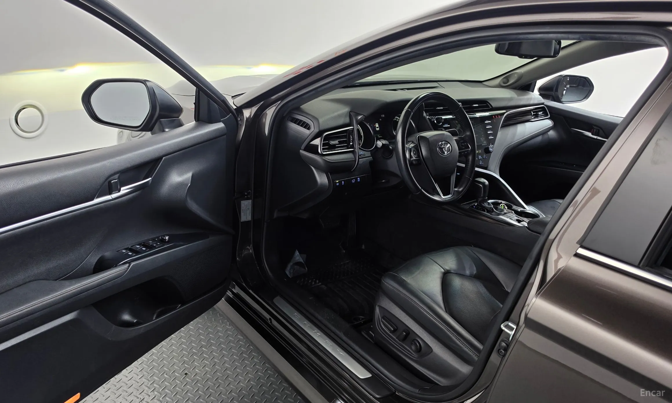 Toyota Camry (XV70) превью 10