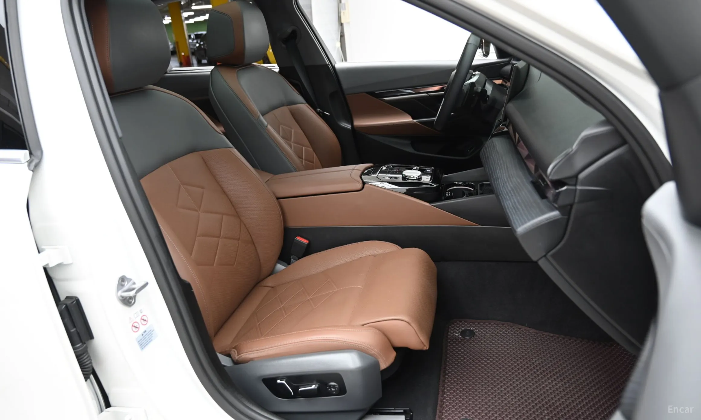 BMW 5 Series (G60) превью 10