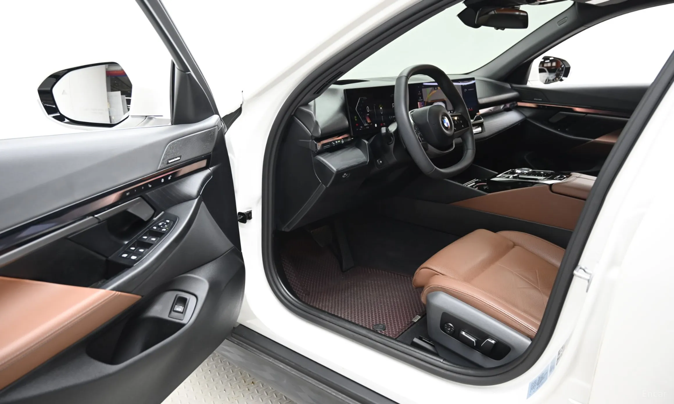 BMW 5 Series (G60) превью 11