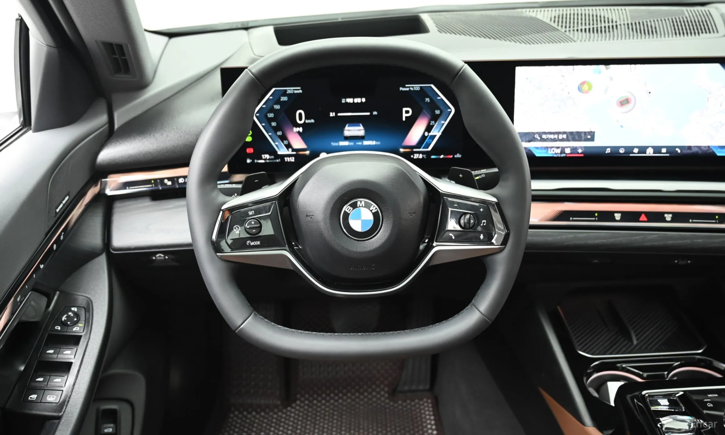 BMW 5 Series (G60) превью 13