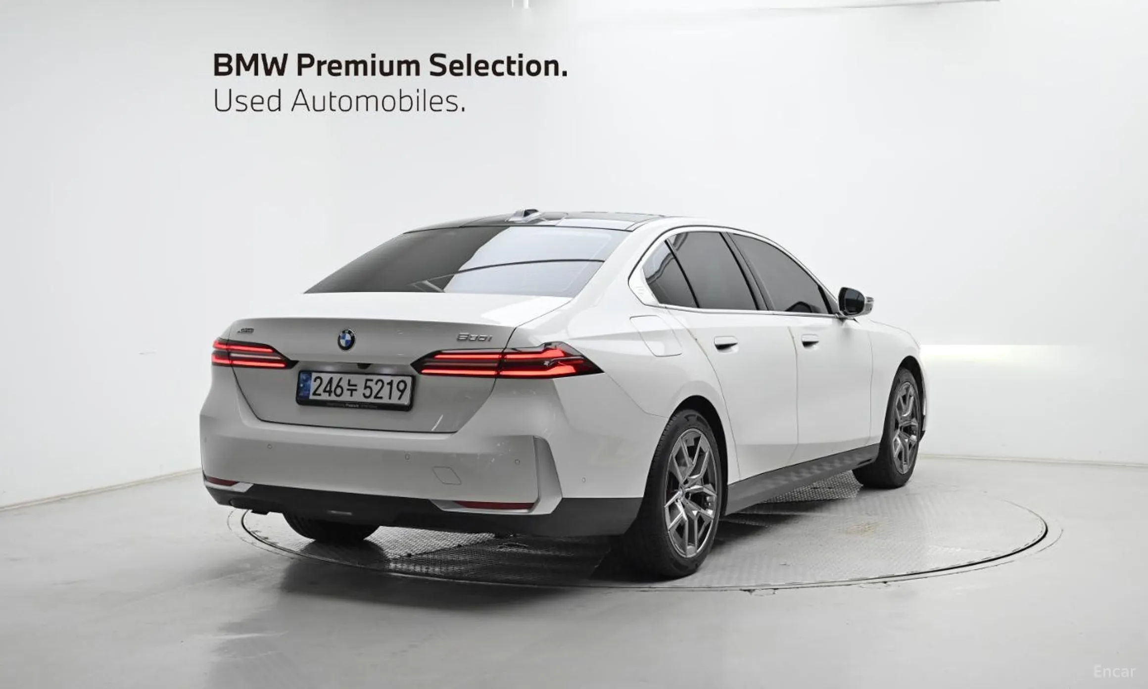 BMW 5 Series (G60) превью 2