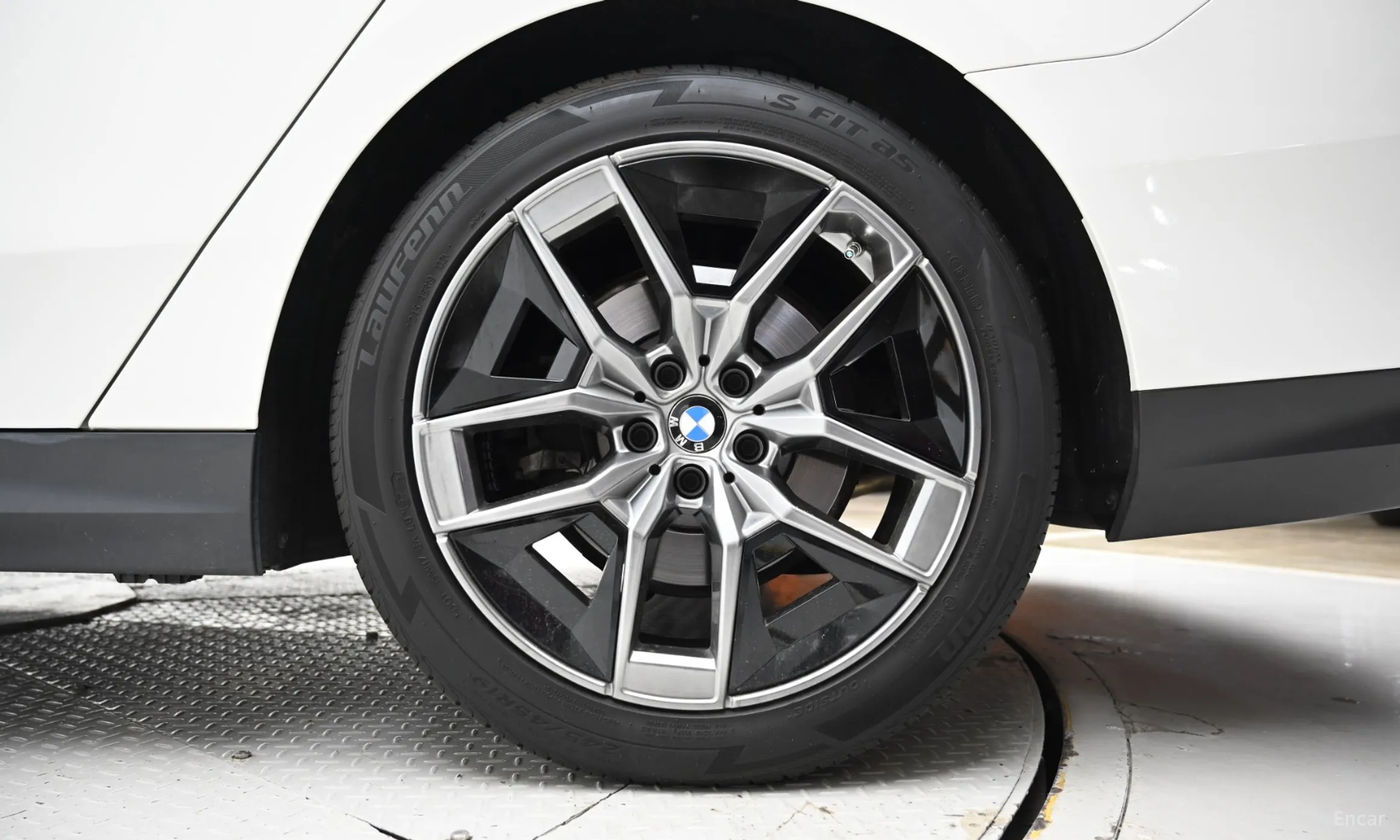 BMW 5 Series (G60) превью 5