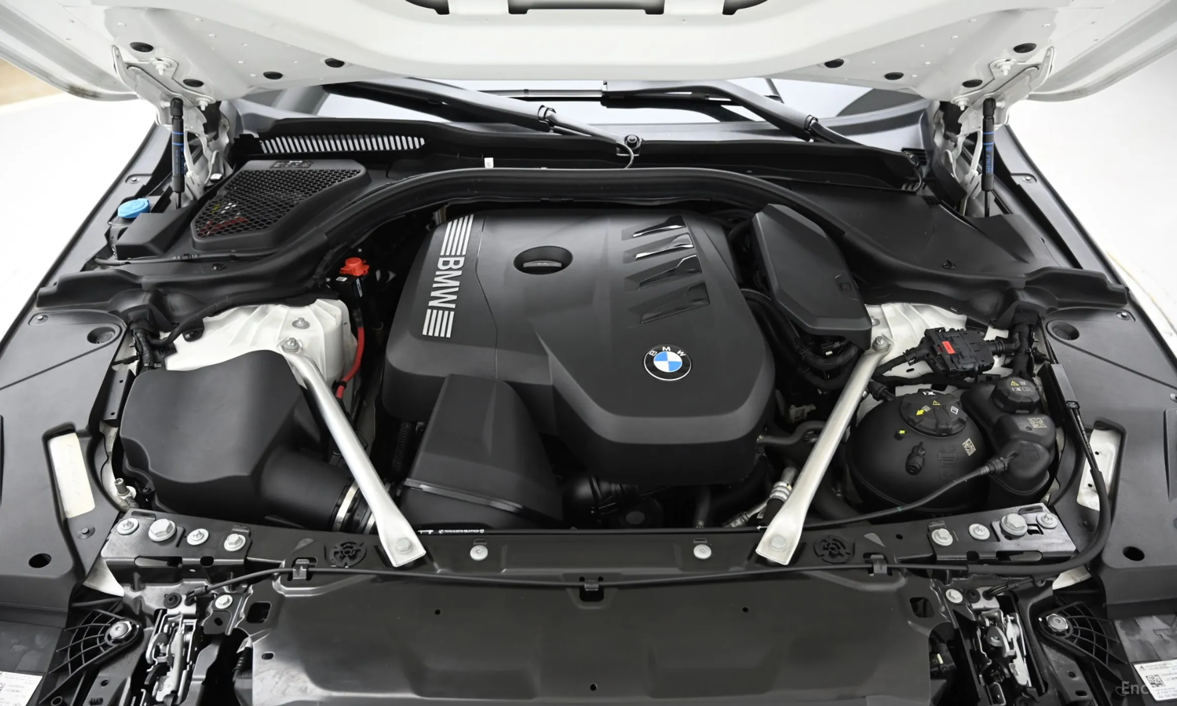 BMW 5 Series (G60) превью 6