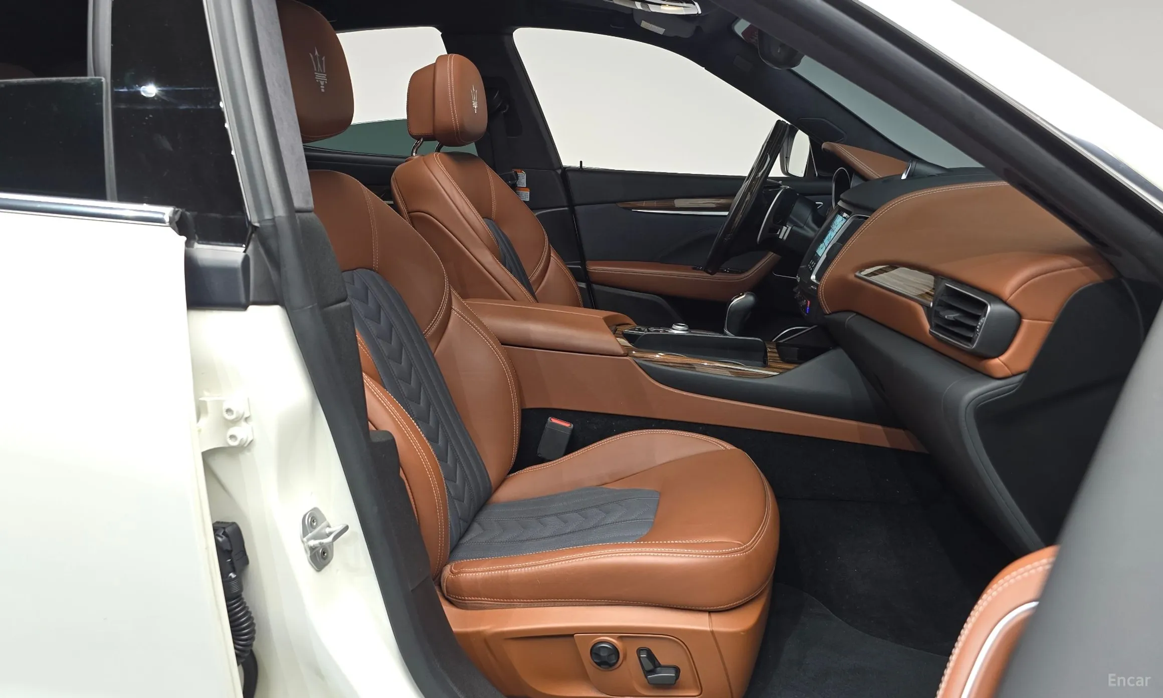 Maserati Levante превью 11