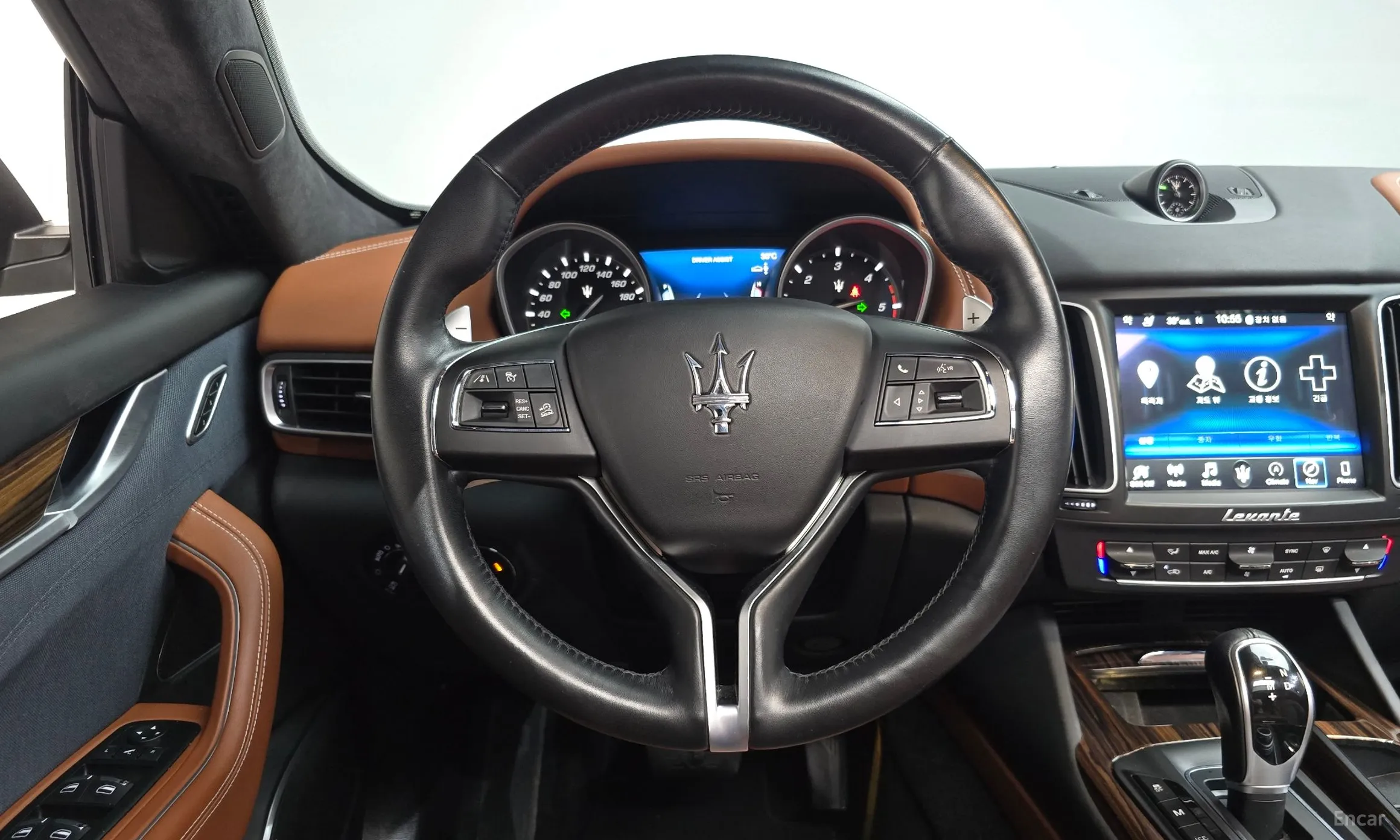 Maserati Levante превью 13