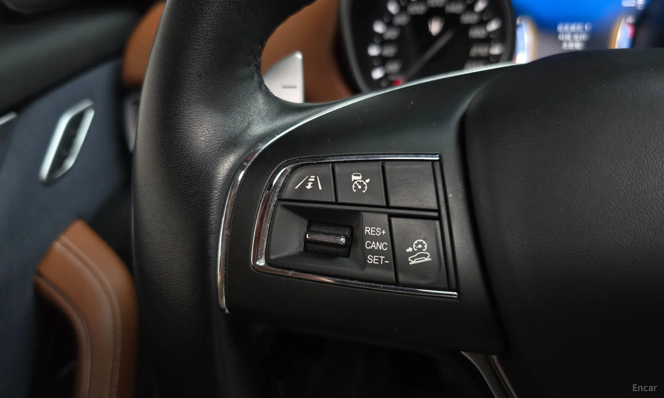 Maserati Levante превью 17