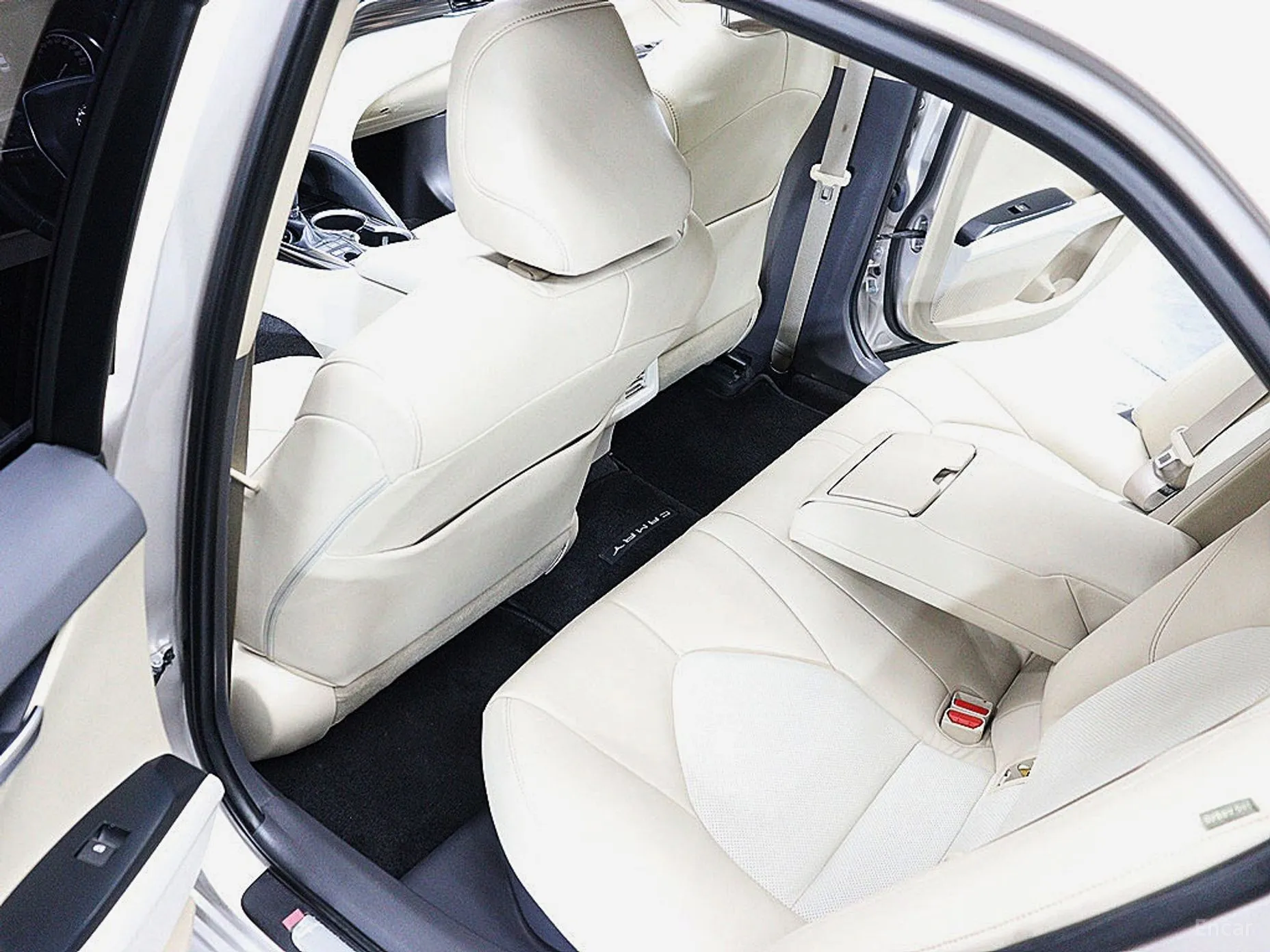 Toyota Camry (XV70) превью 11