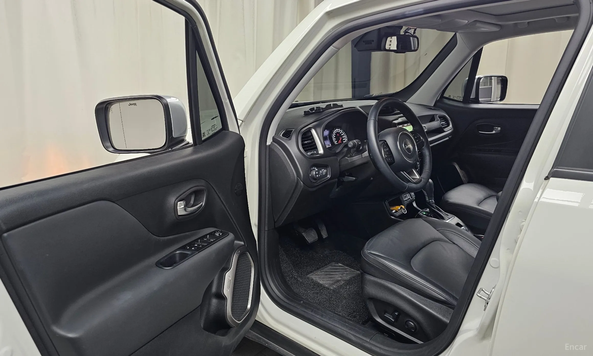 Jeep Renegade превью 10