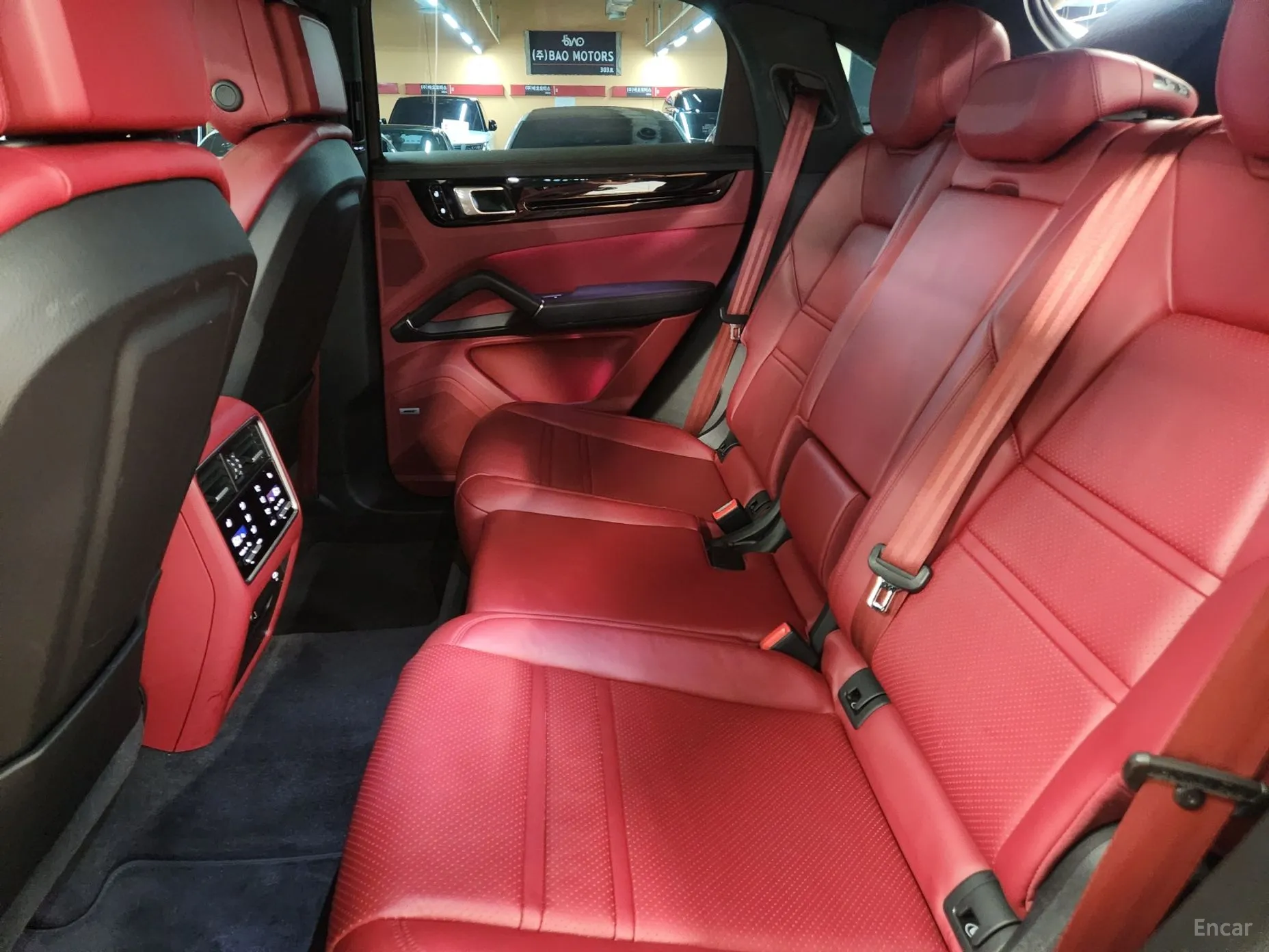 Porsche Cayenne (PO536) превью 16