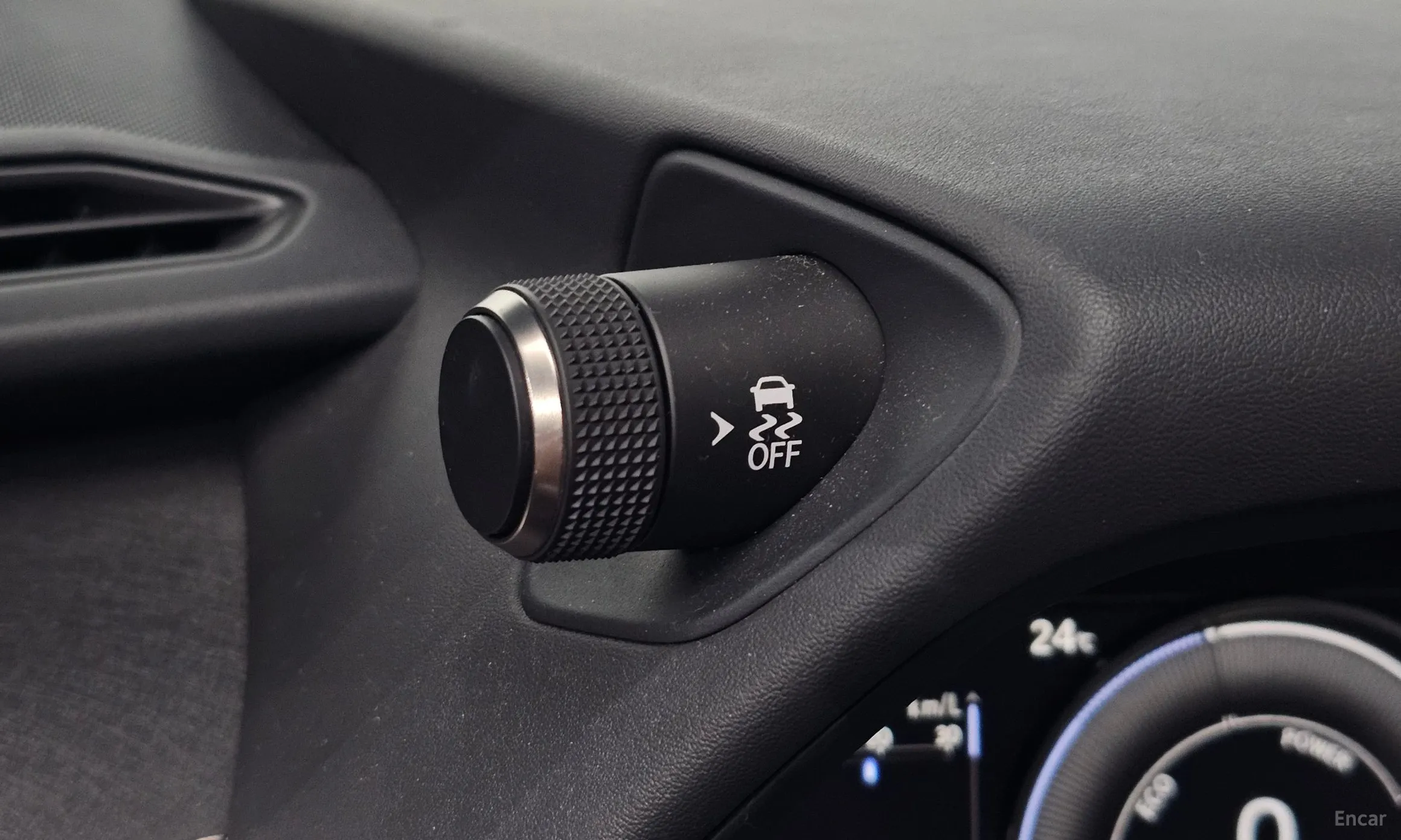 Lexus UX250h превью 17