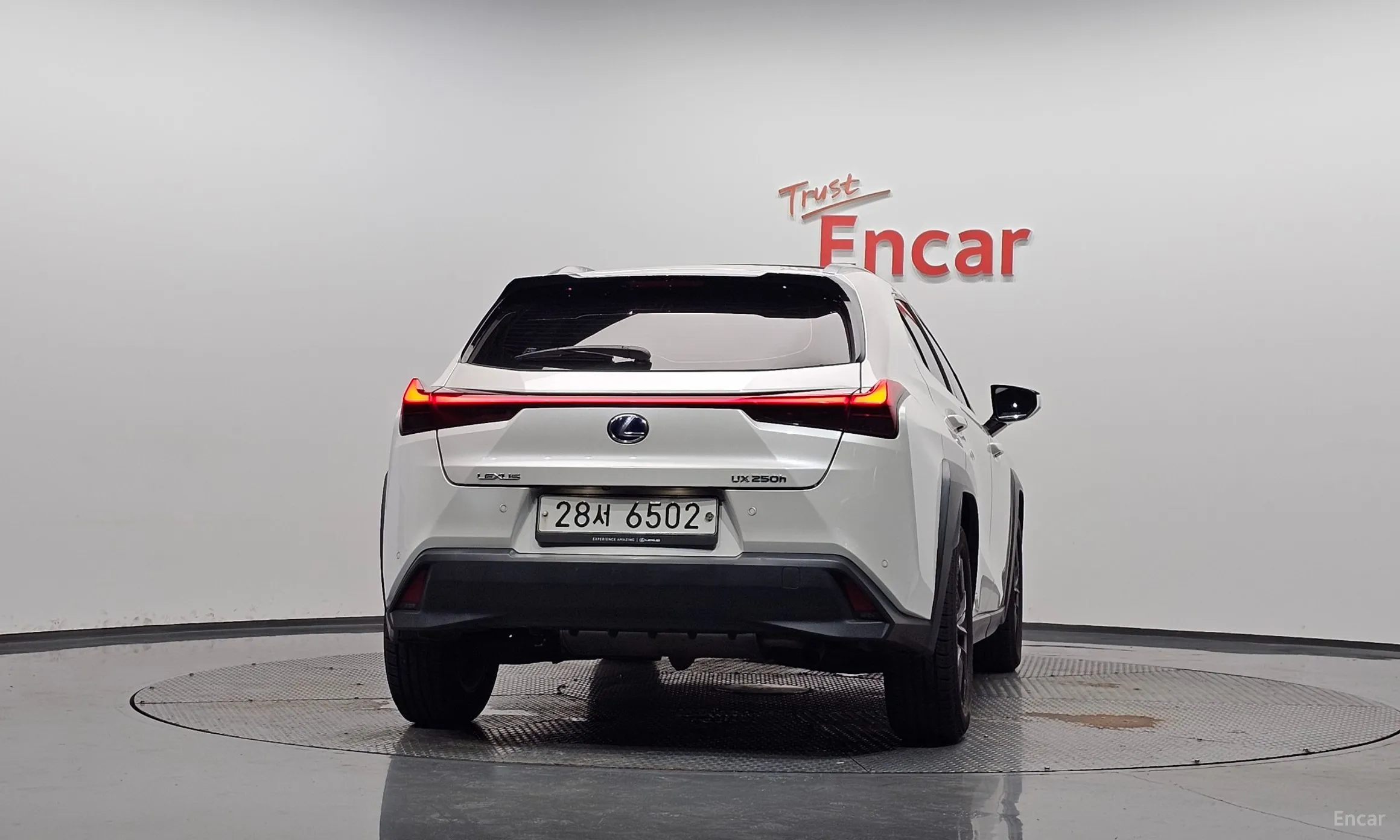 Lexus UX250h превью 4