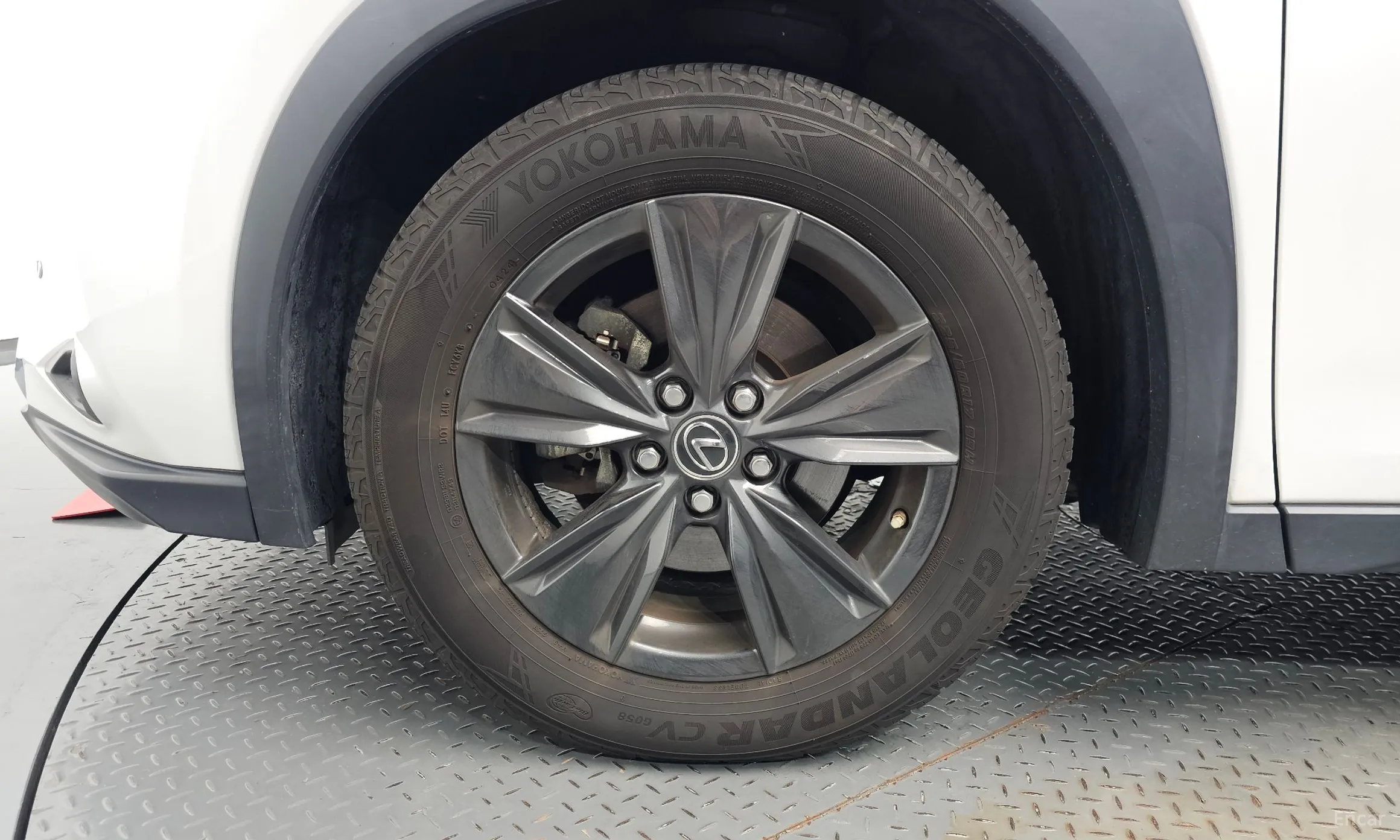 Lexus UX250h превью 5