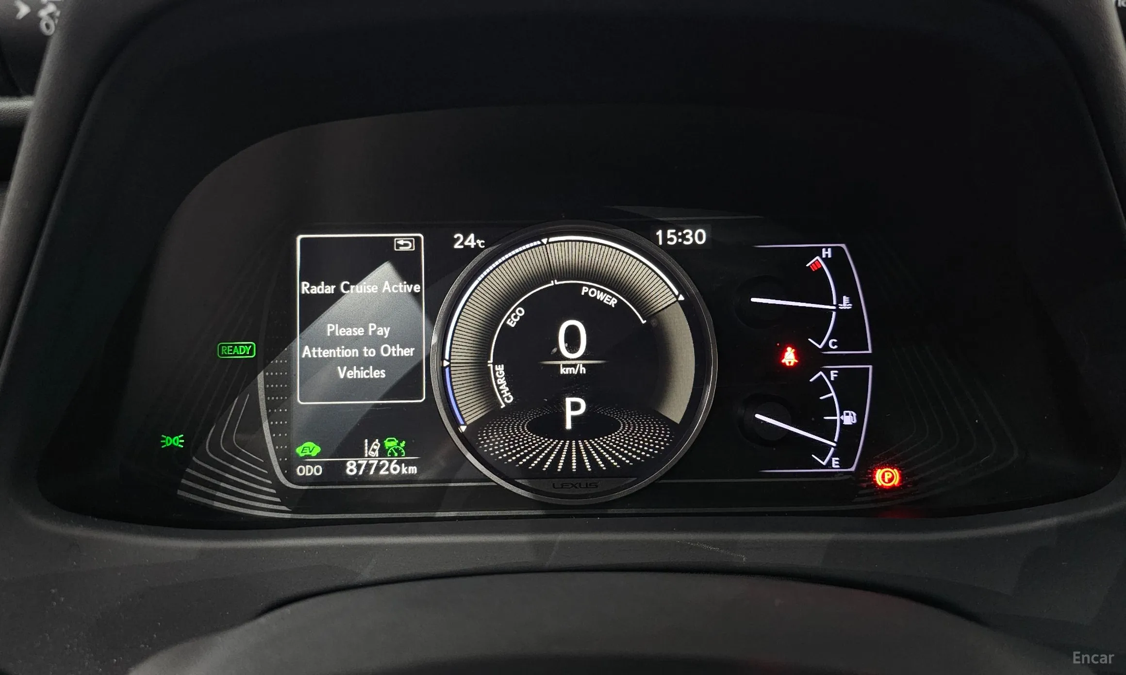 Lexus UX250h превью 8