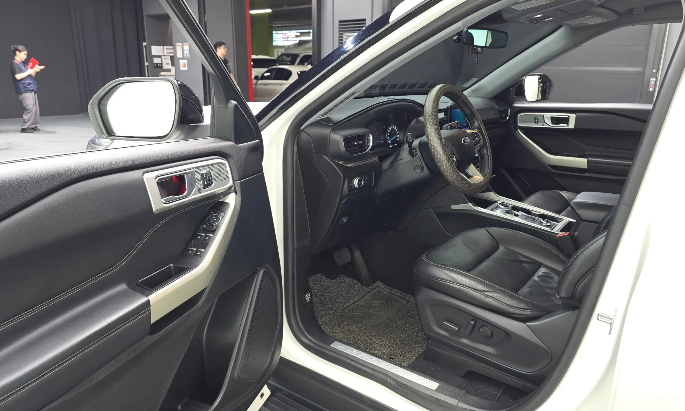 Ford Explorer 6th Generation превью 10
