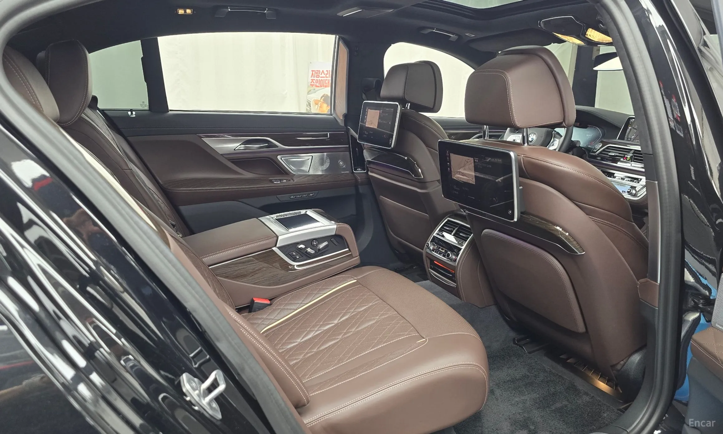 BMW 7 Series (G11) превью 12