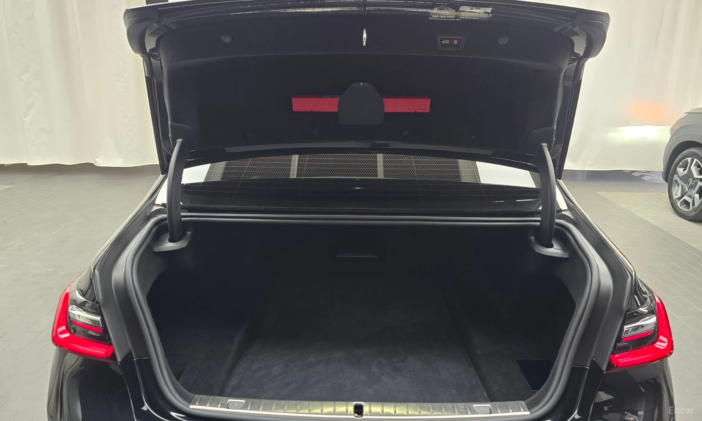 BMW 7 Series (G11) превью 20