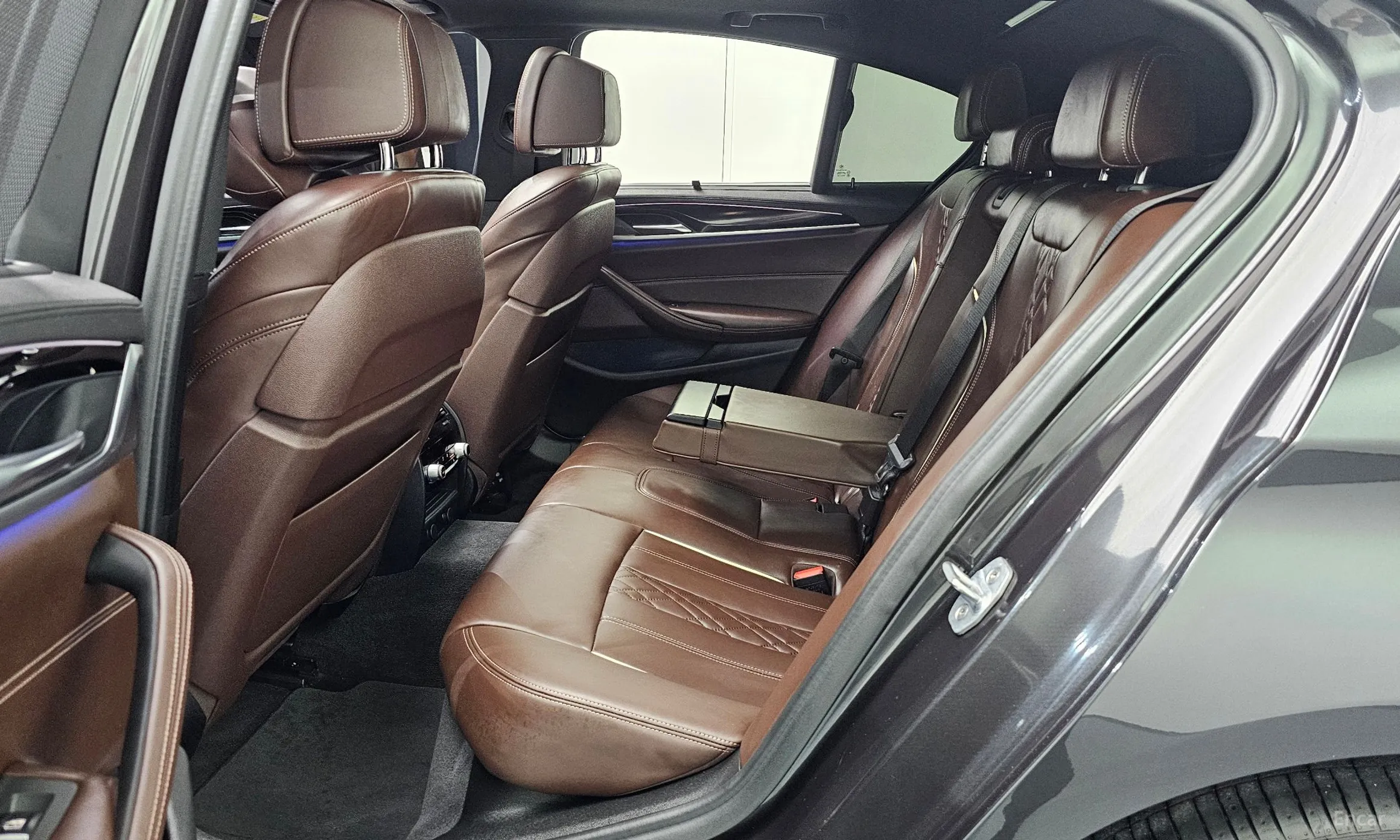 BMW 5 Series (G30) превью 12