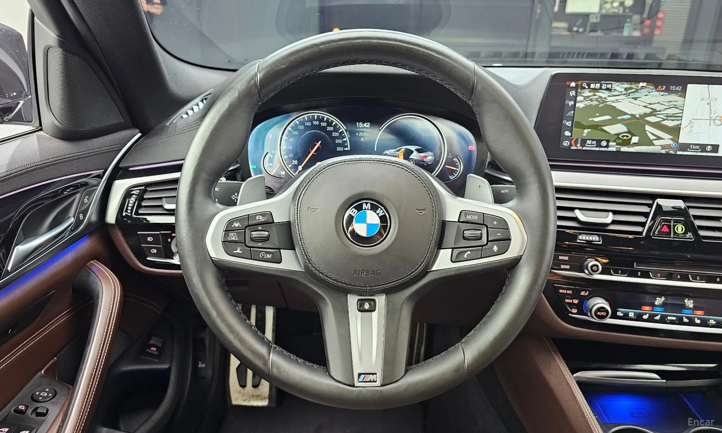 BMW 5 Series (G30) превью 13