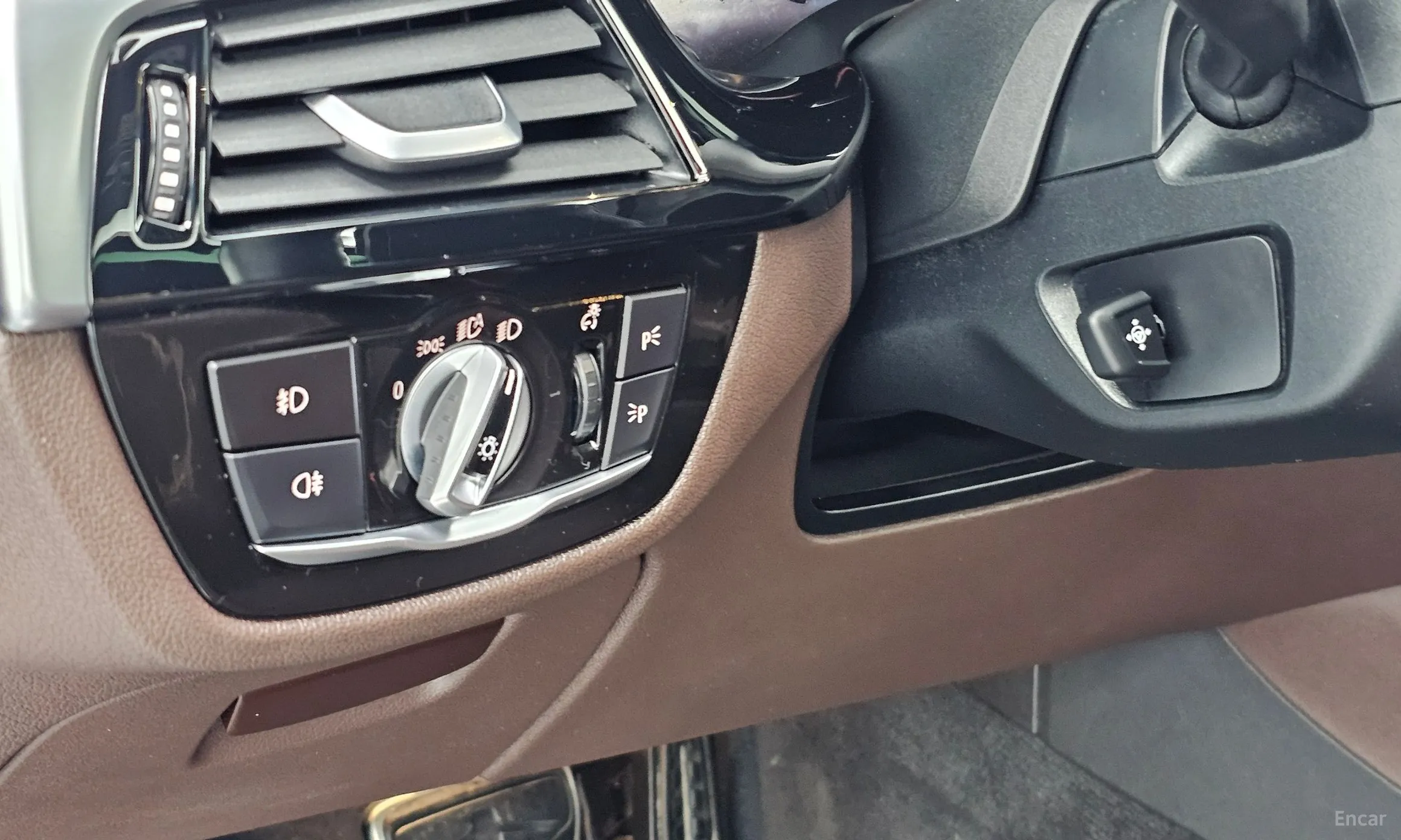 BMW 5 Series (G30) превью 16