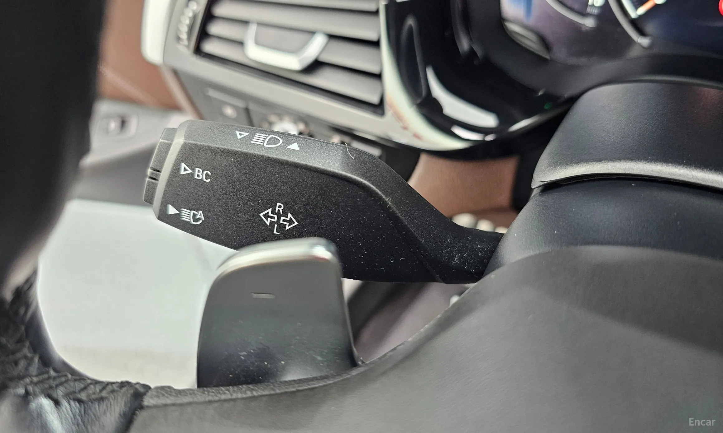 BMW 5 Series (G30) превью 18