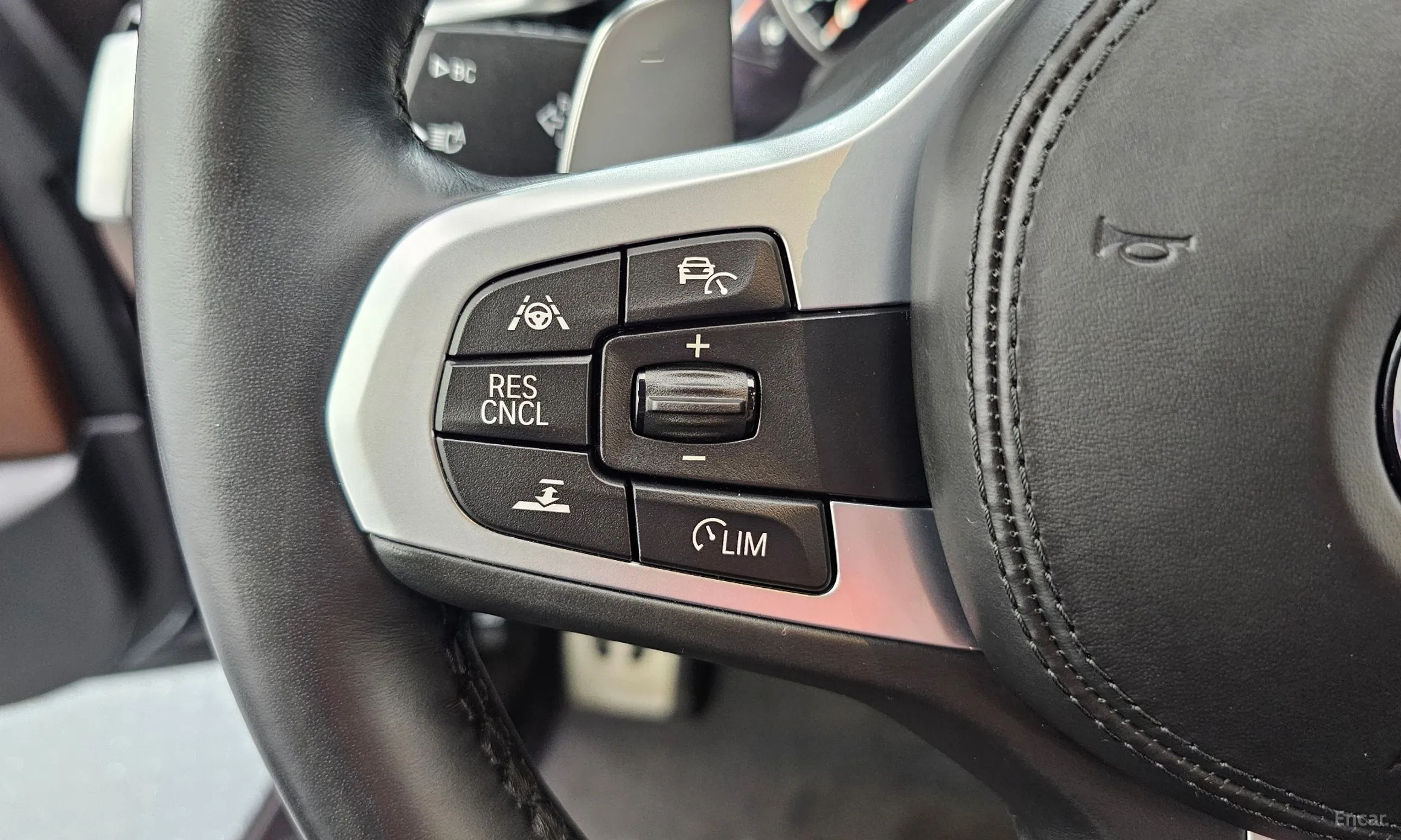BMW 5 Series (G30) превью 20