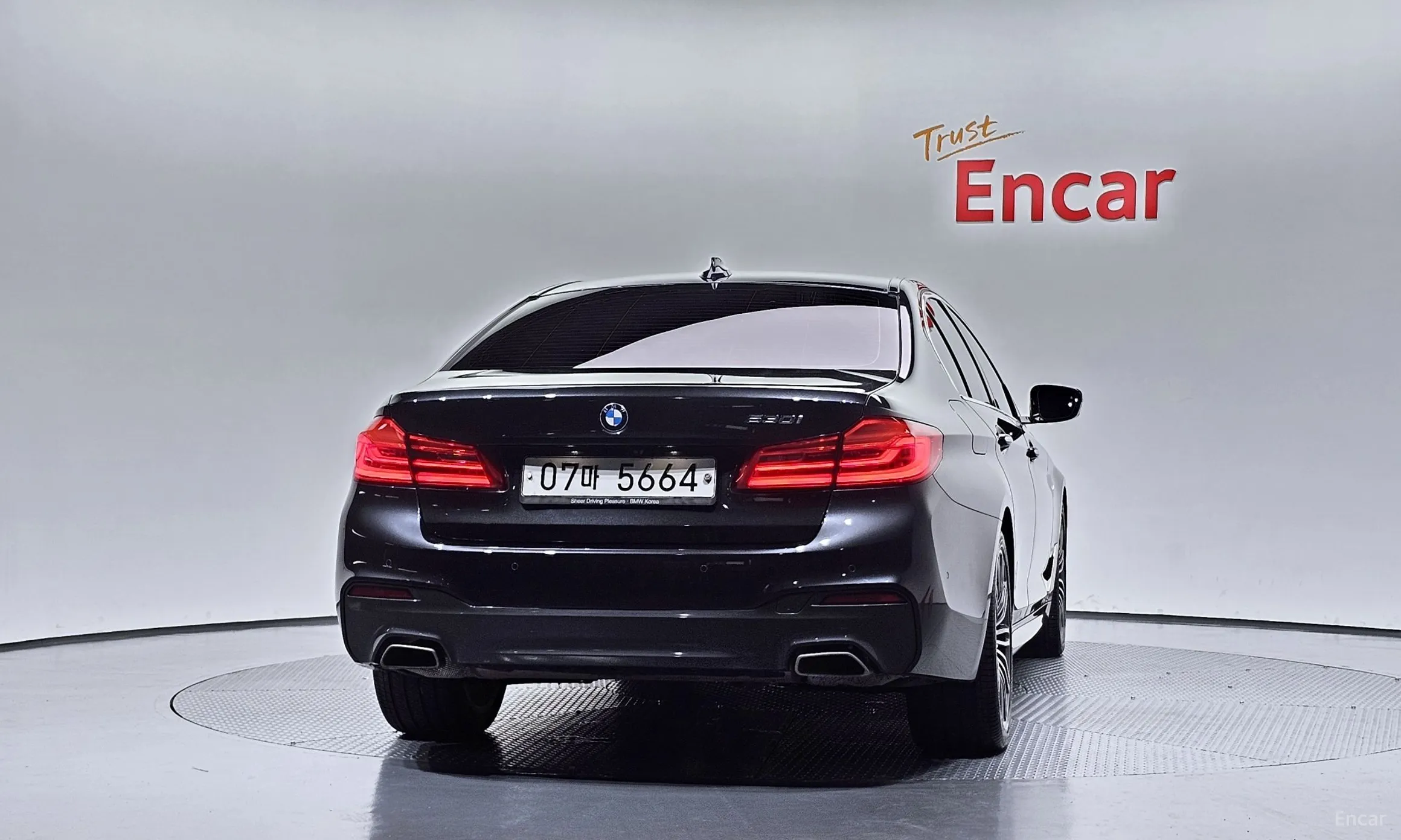 BMW 5 Series (G30) превью 4