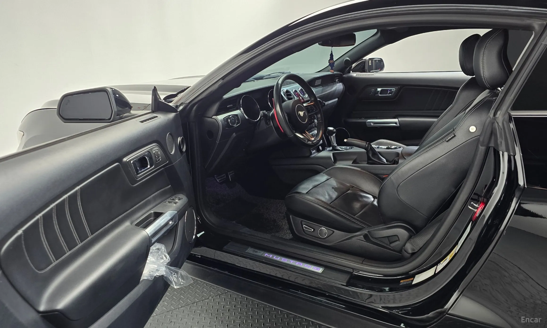 Ford Mustang превью 10