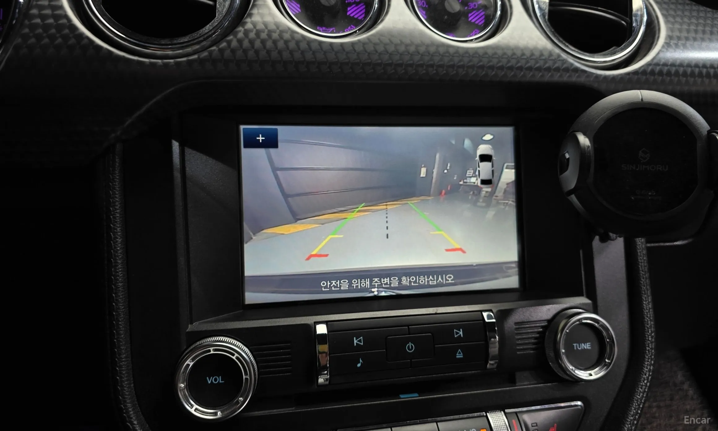 Ford Mustang превью 14