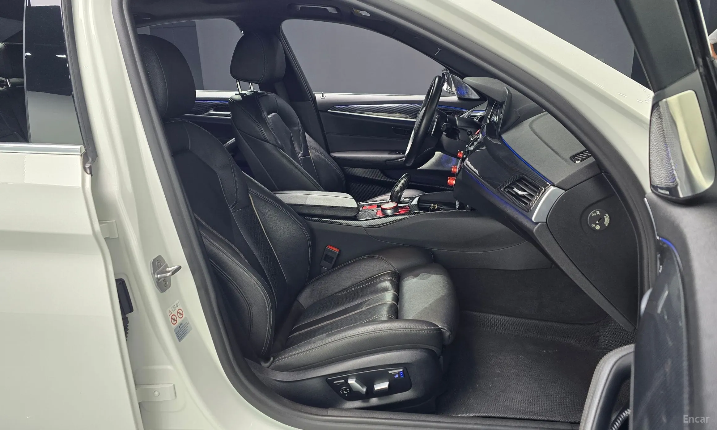 BMW 5 Series (G30) превью 10
