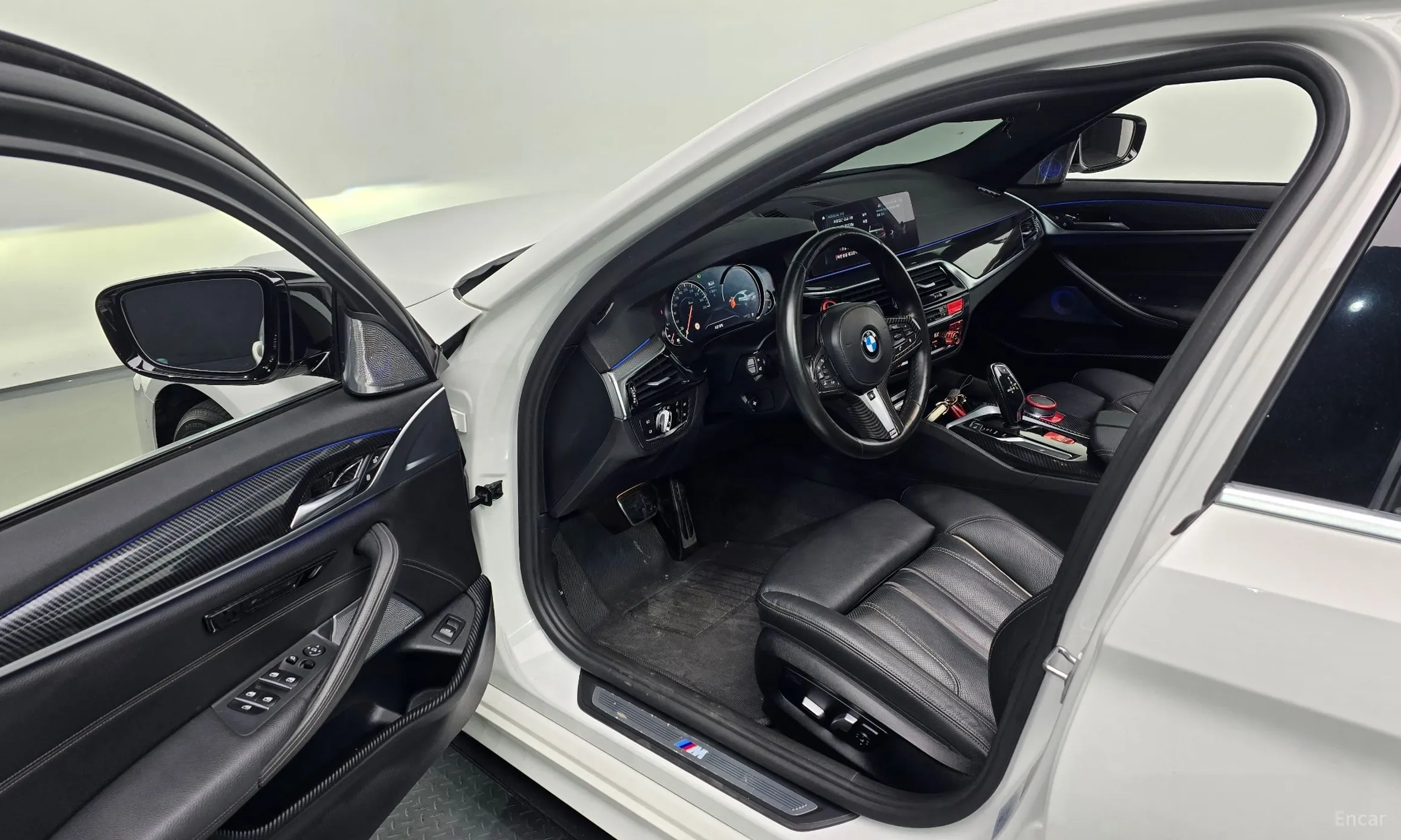 BMW 5 Series (G30) превью 11