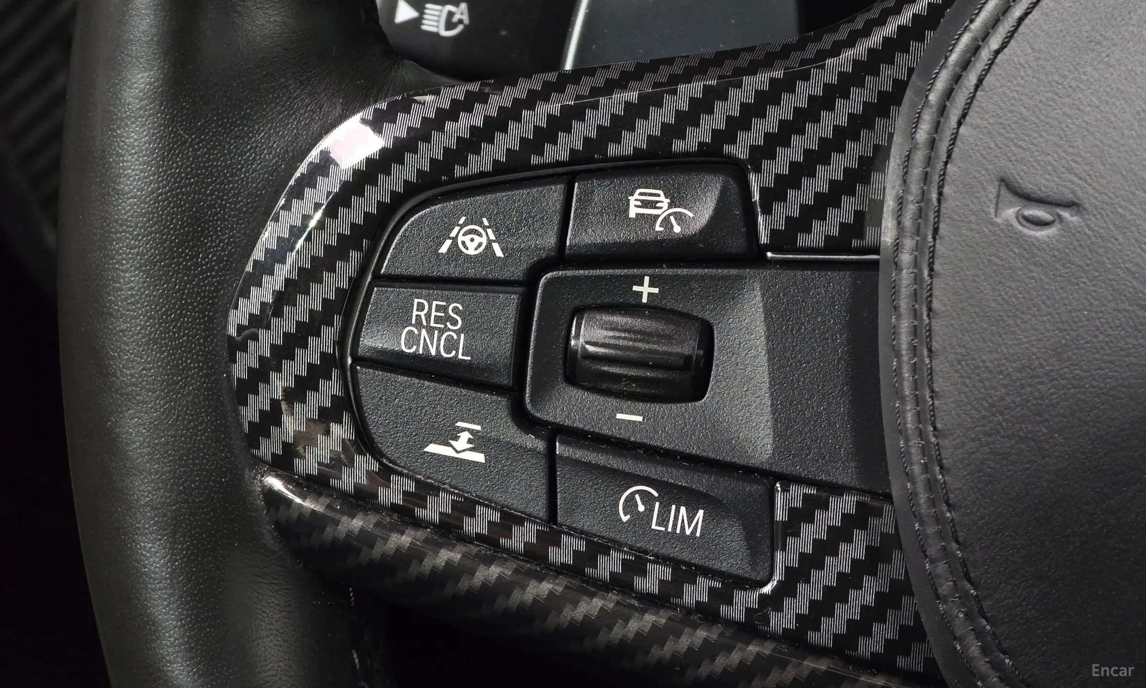 BMW 5 Series (G30) превью 18