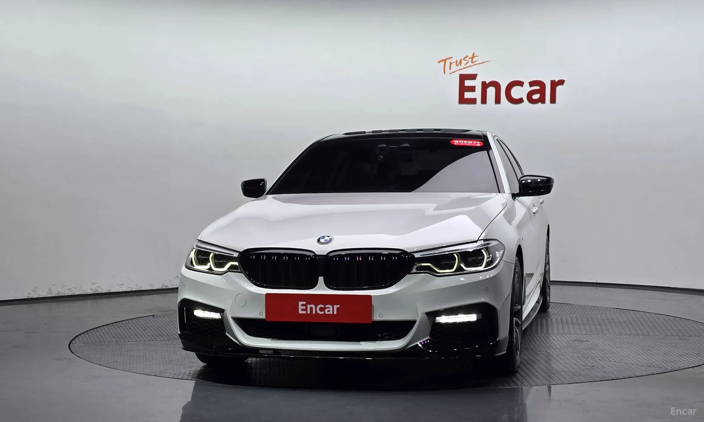 BMW 5 Series (G30) превью 3