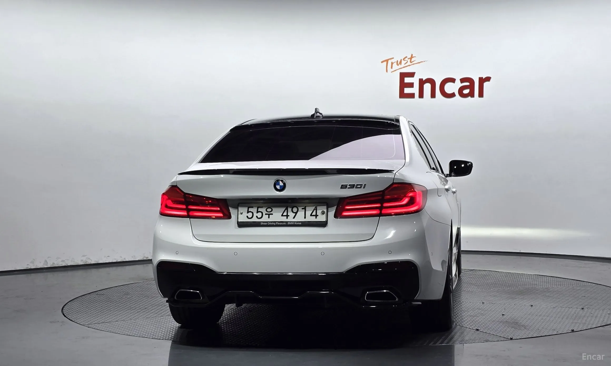 BMW 5 Series (G30) превью 4