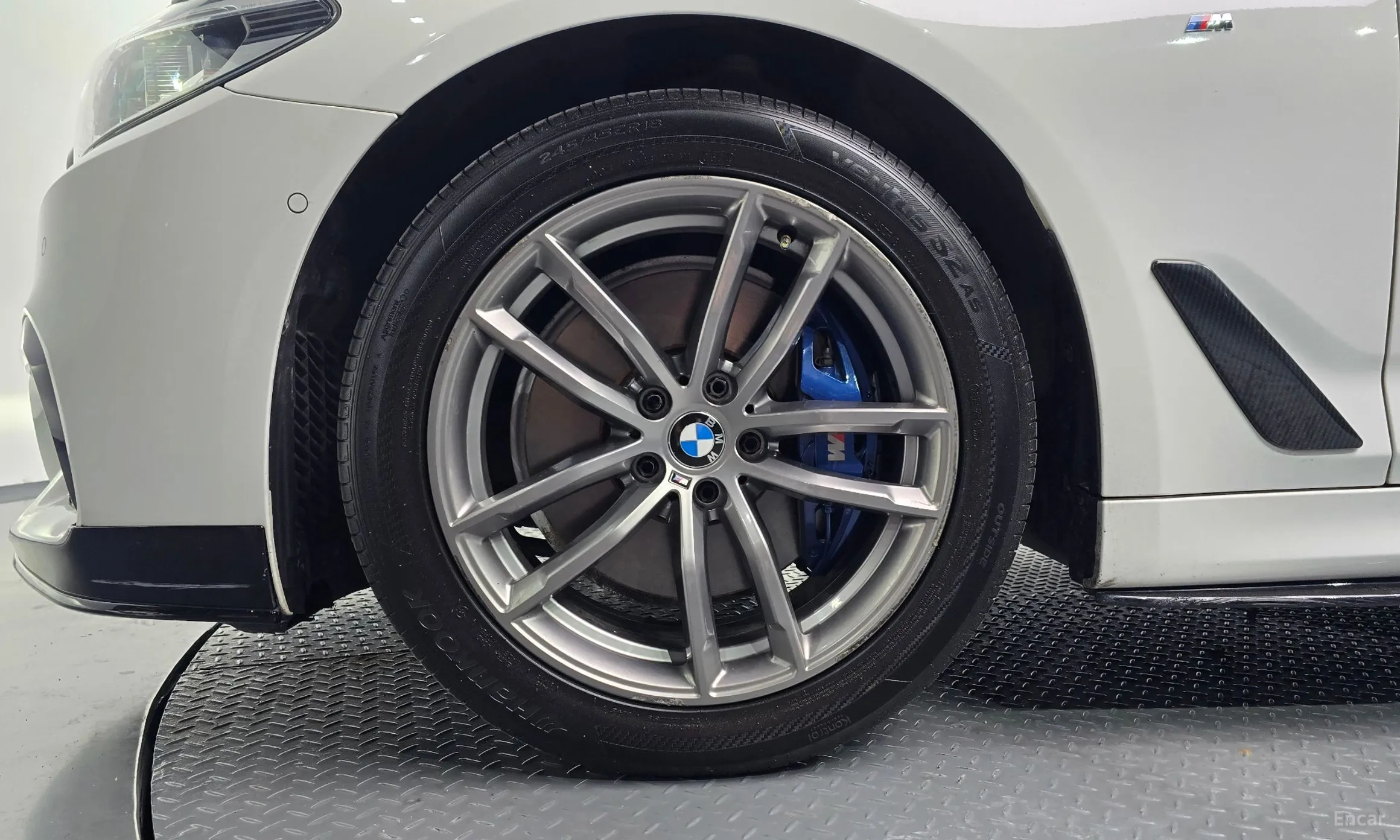 BMW 5 Series (G30) превью 5