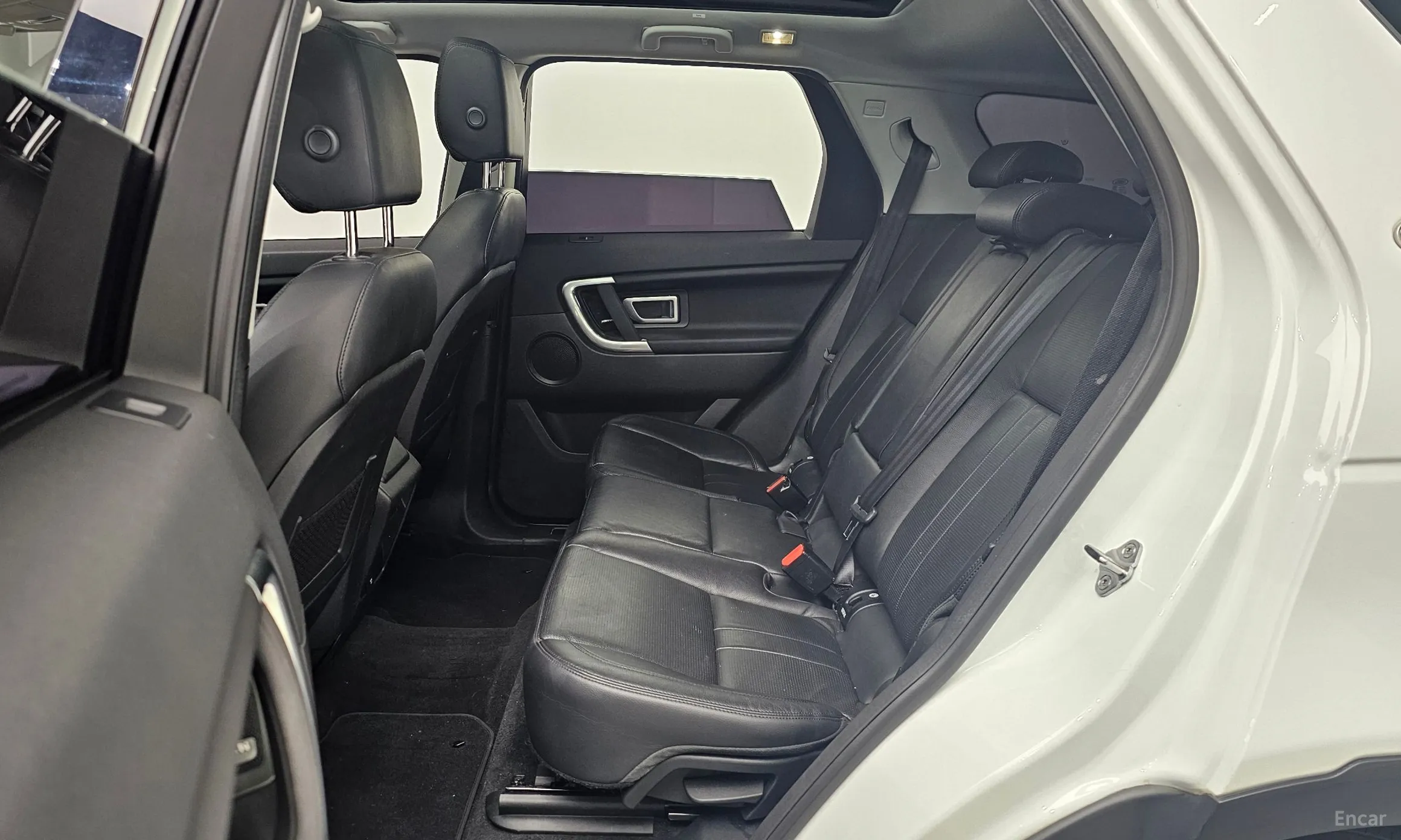 Land Rover Discovery Sports превью 12
