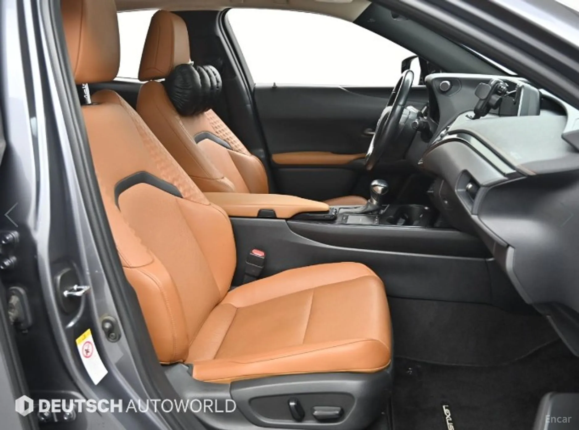 Lexus UX250h превью 10