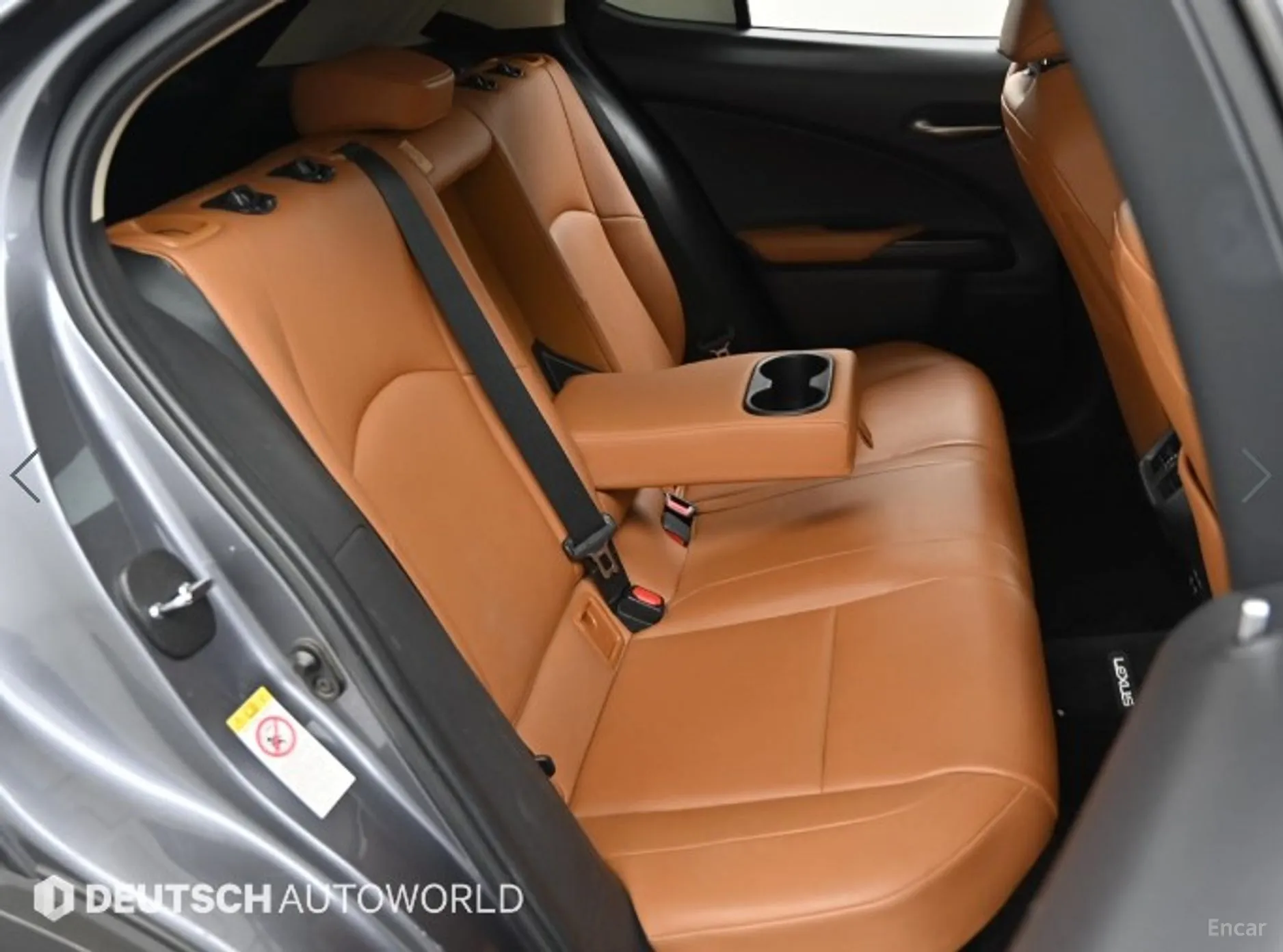 Lexus UX250h превью 12