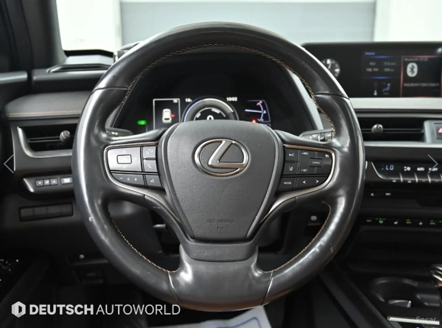 Lexus UX250h превью 13