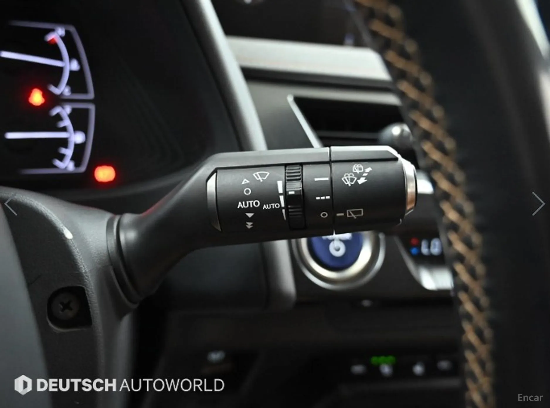Lexus UX250h превью 17