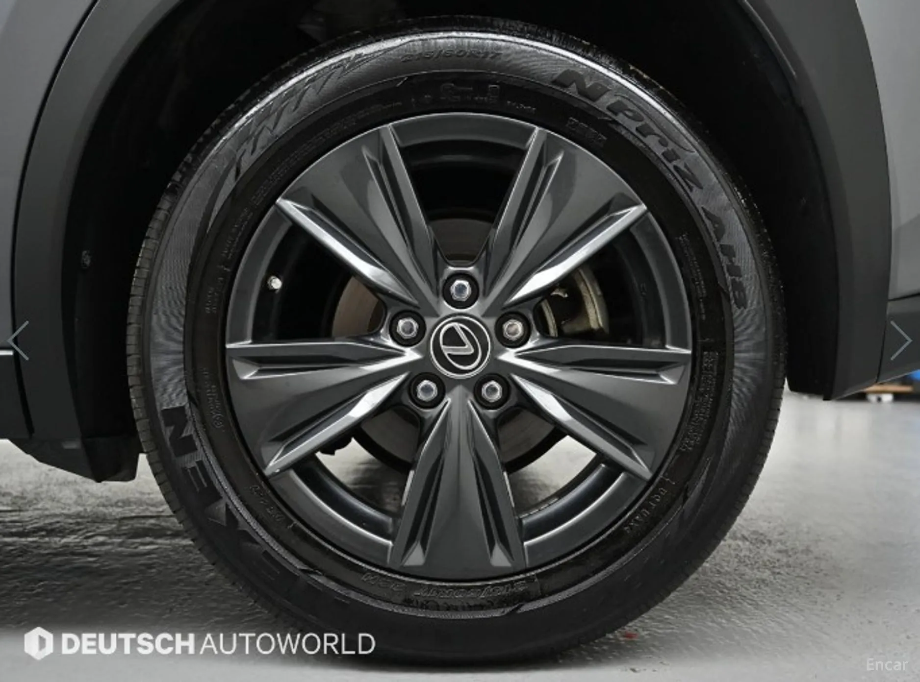 Lexus UX250h превью 5