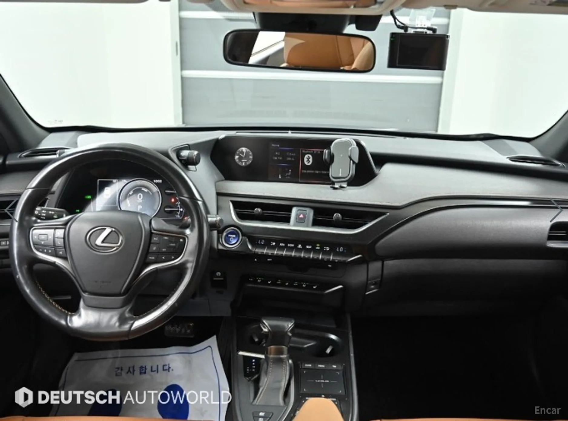 Lexus UX250h превью 7