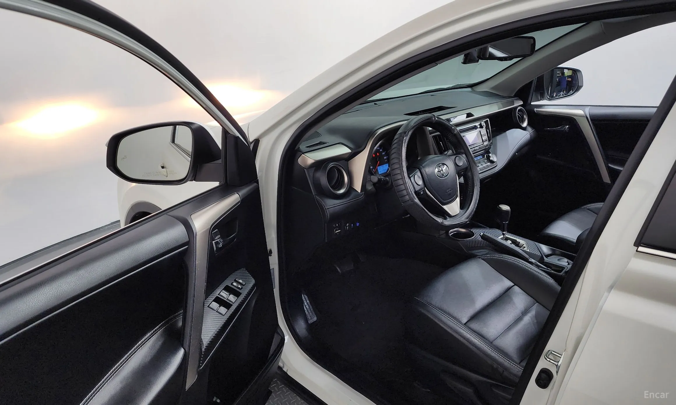 Toyota RAV4 превью 10
