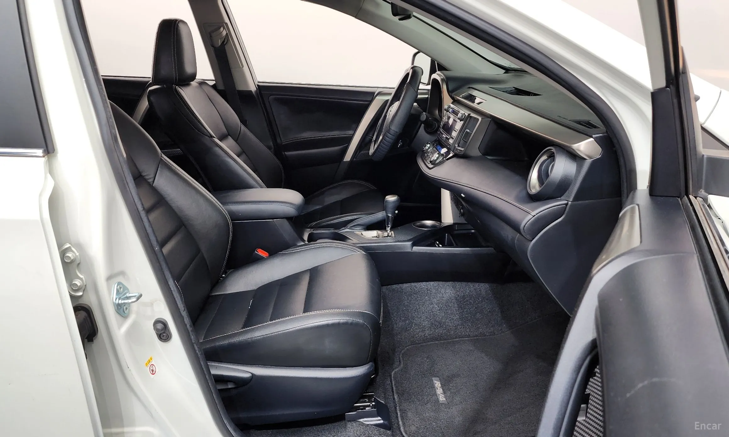 Toyota RAV4 превью 11