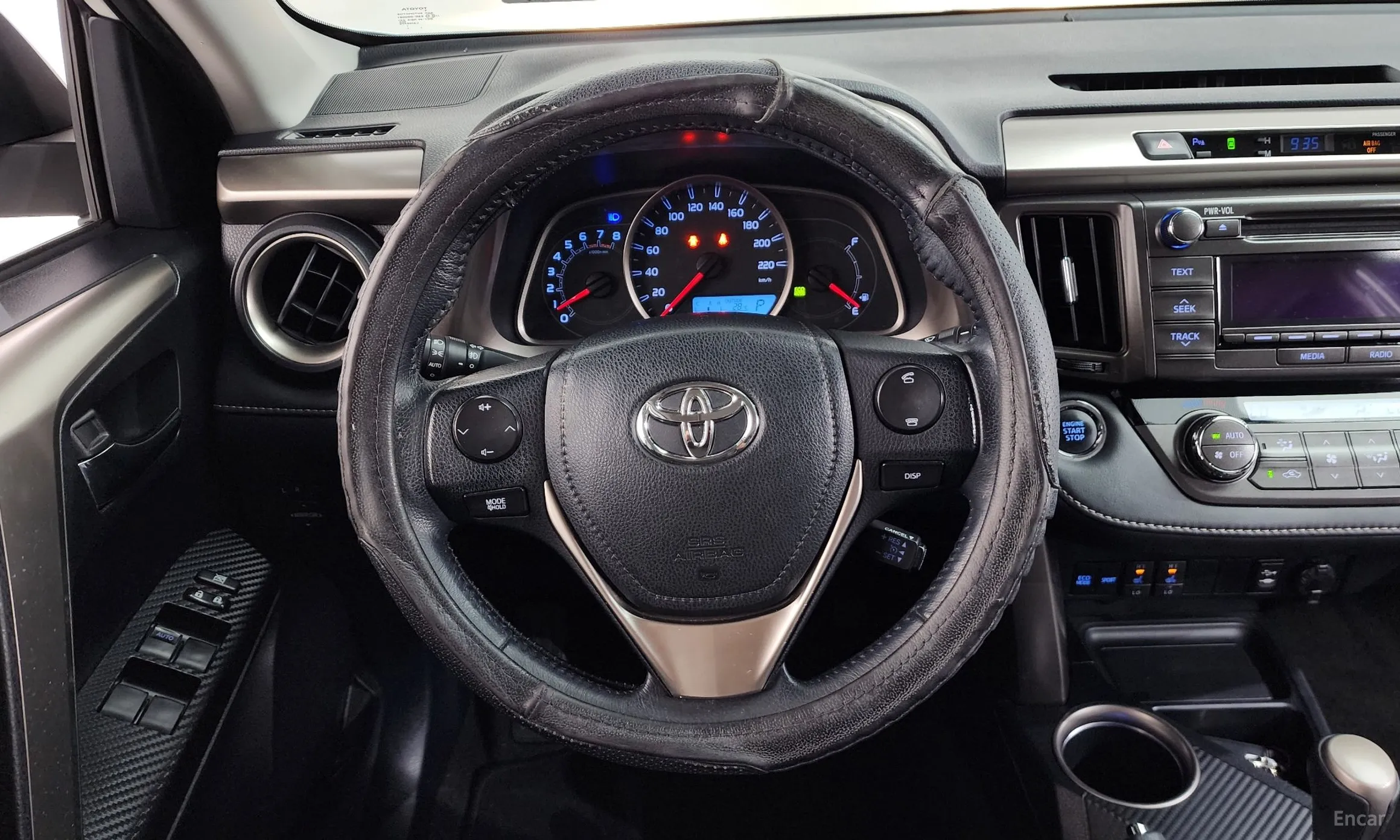 Toyota RAV4 превью 13