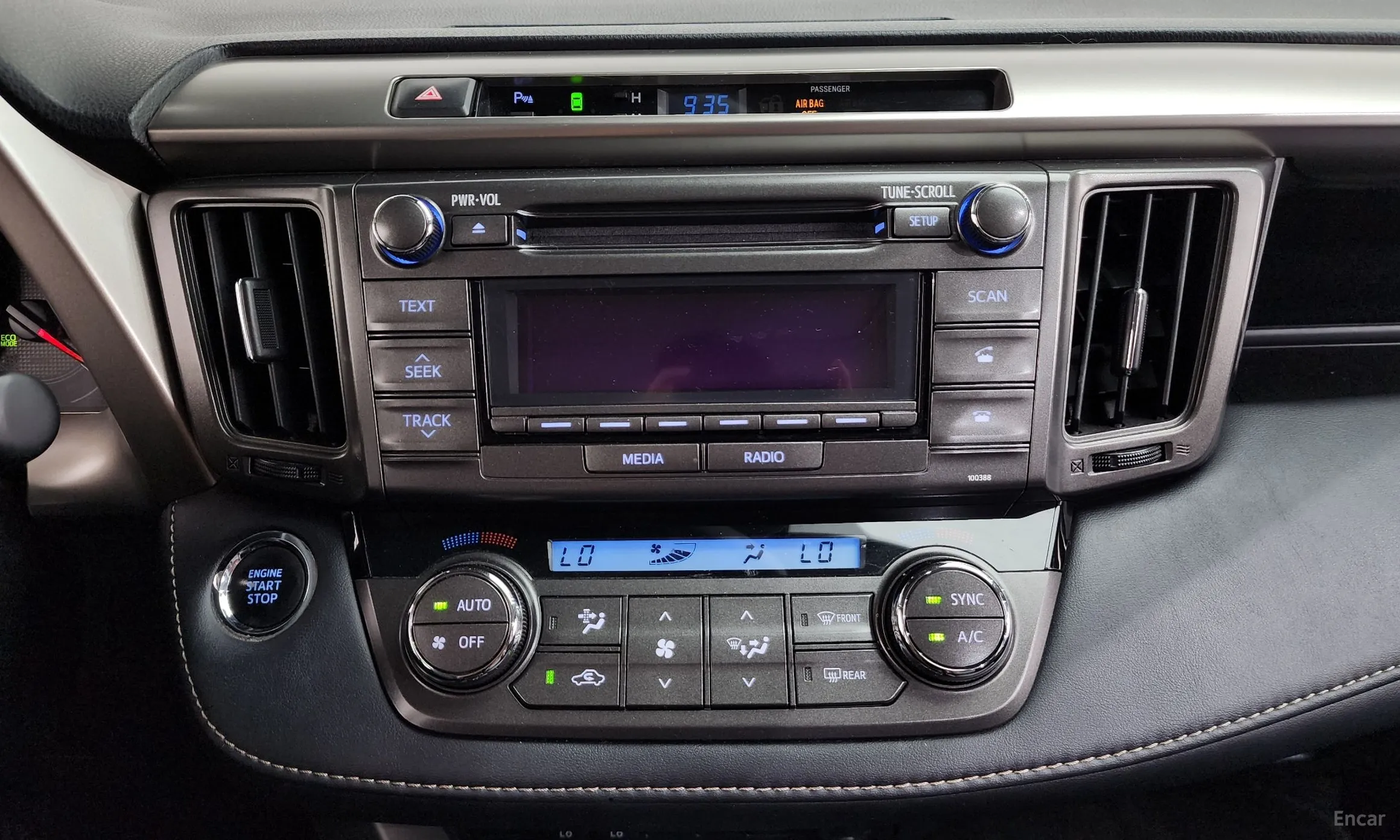 Toyota RAV4 превью 14