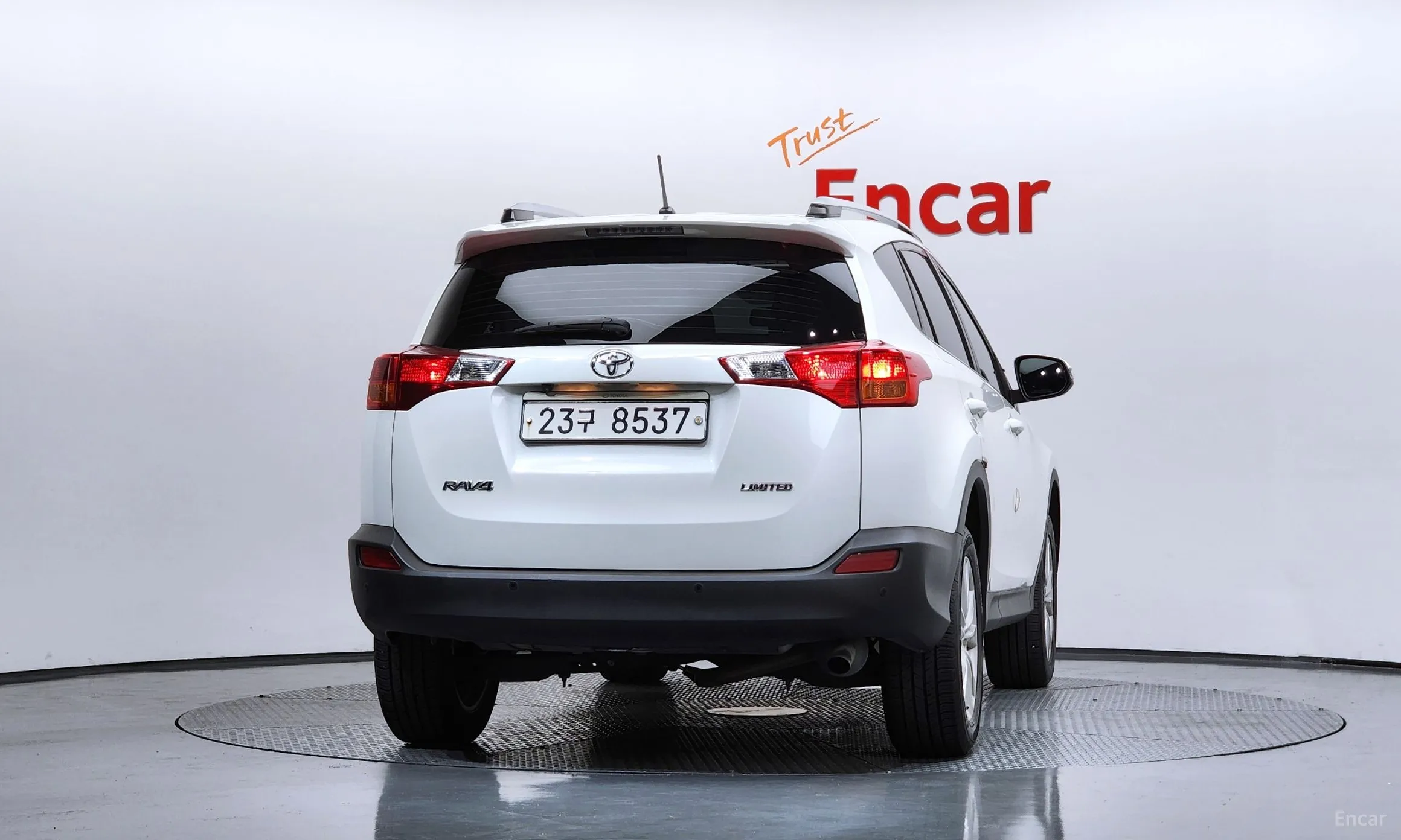 Toyota RAV4 превью 4
