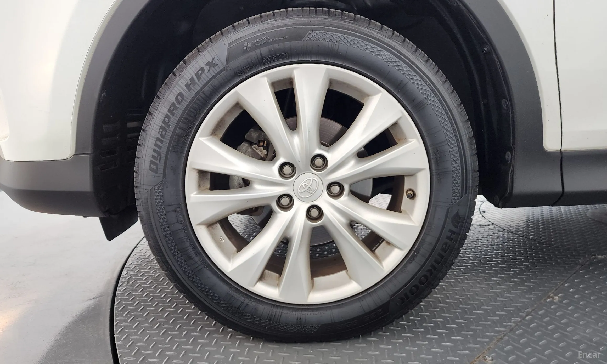 Toyota RAV4 превью 5