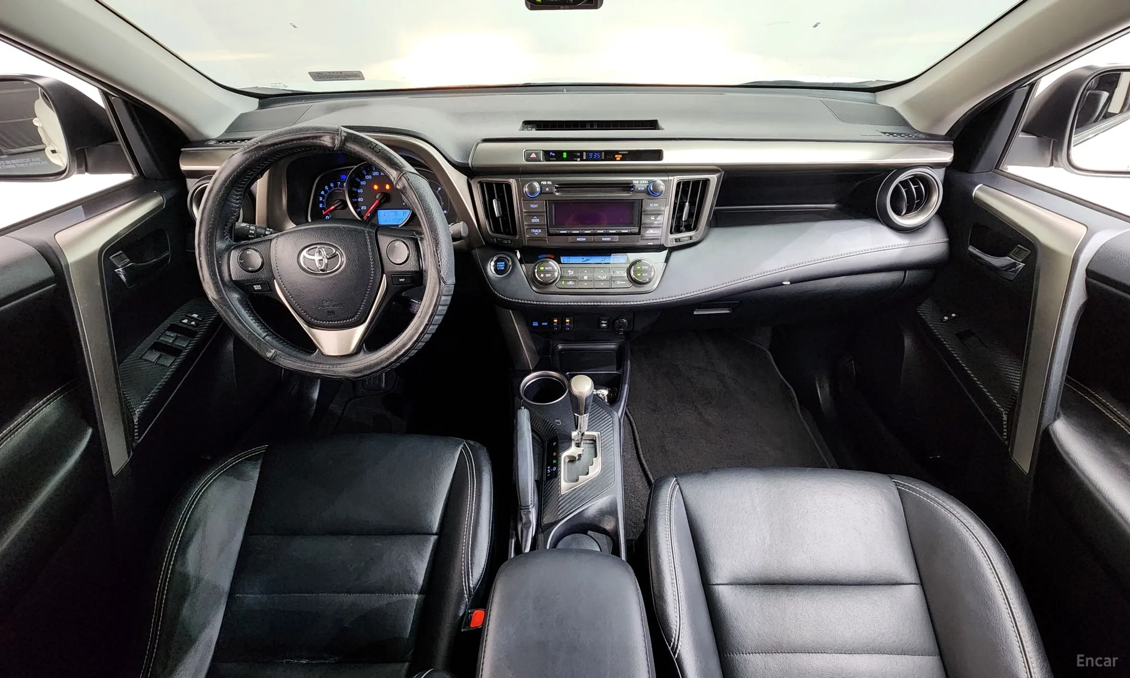 Toyota RAV4 превью 7