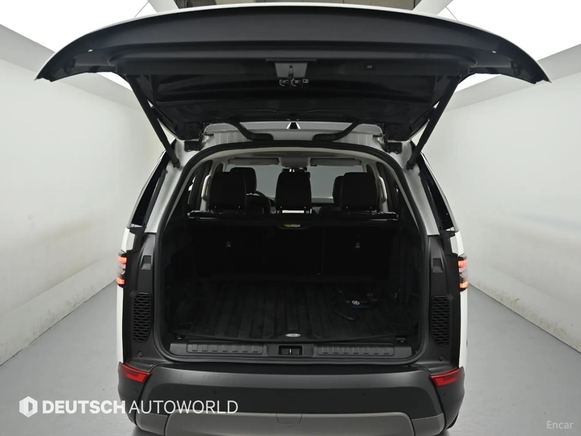 Land Rover Discovery 5 превью 18