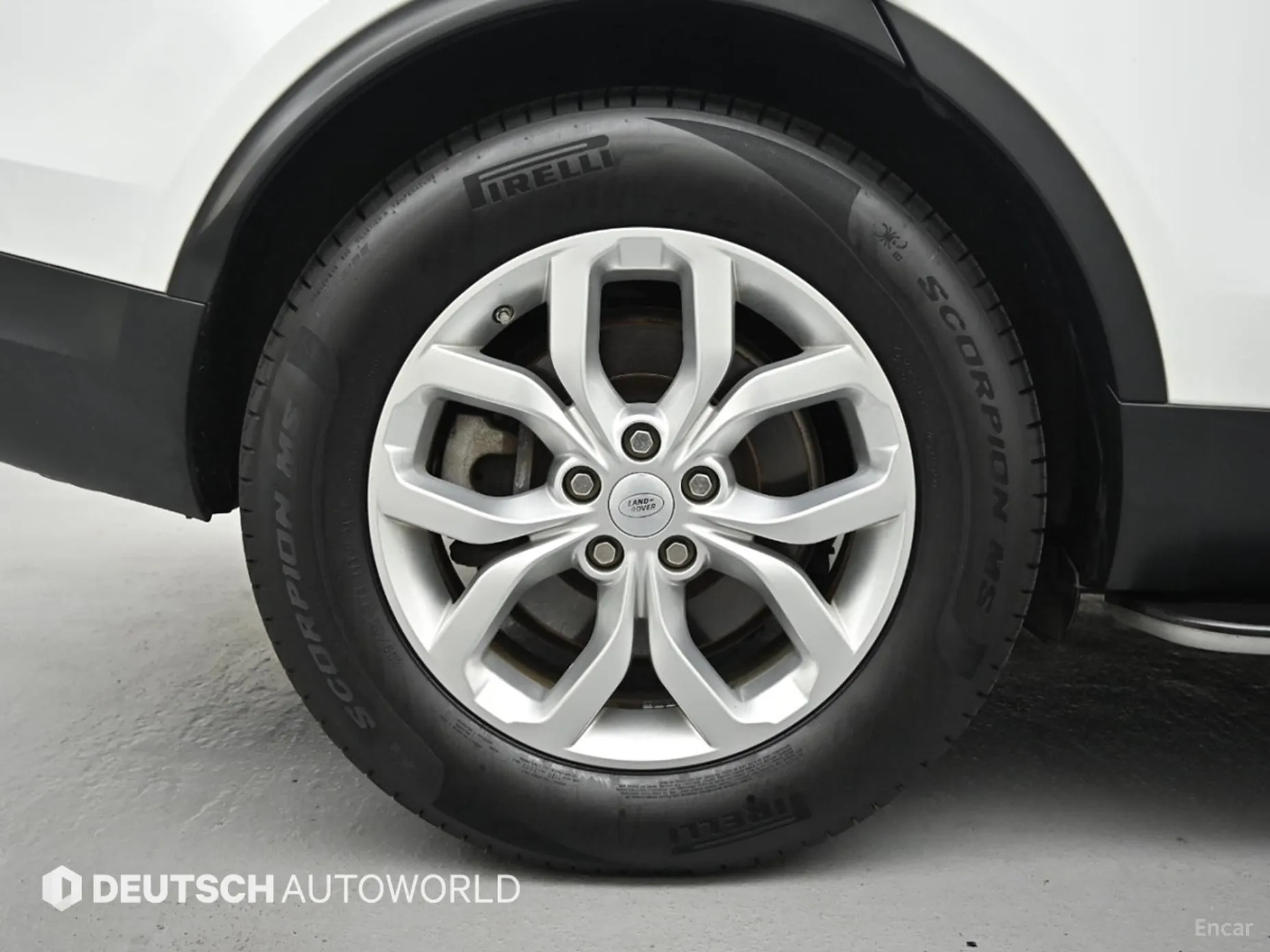 Land Rover Discovery 5 превью 19